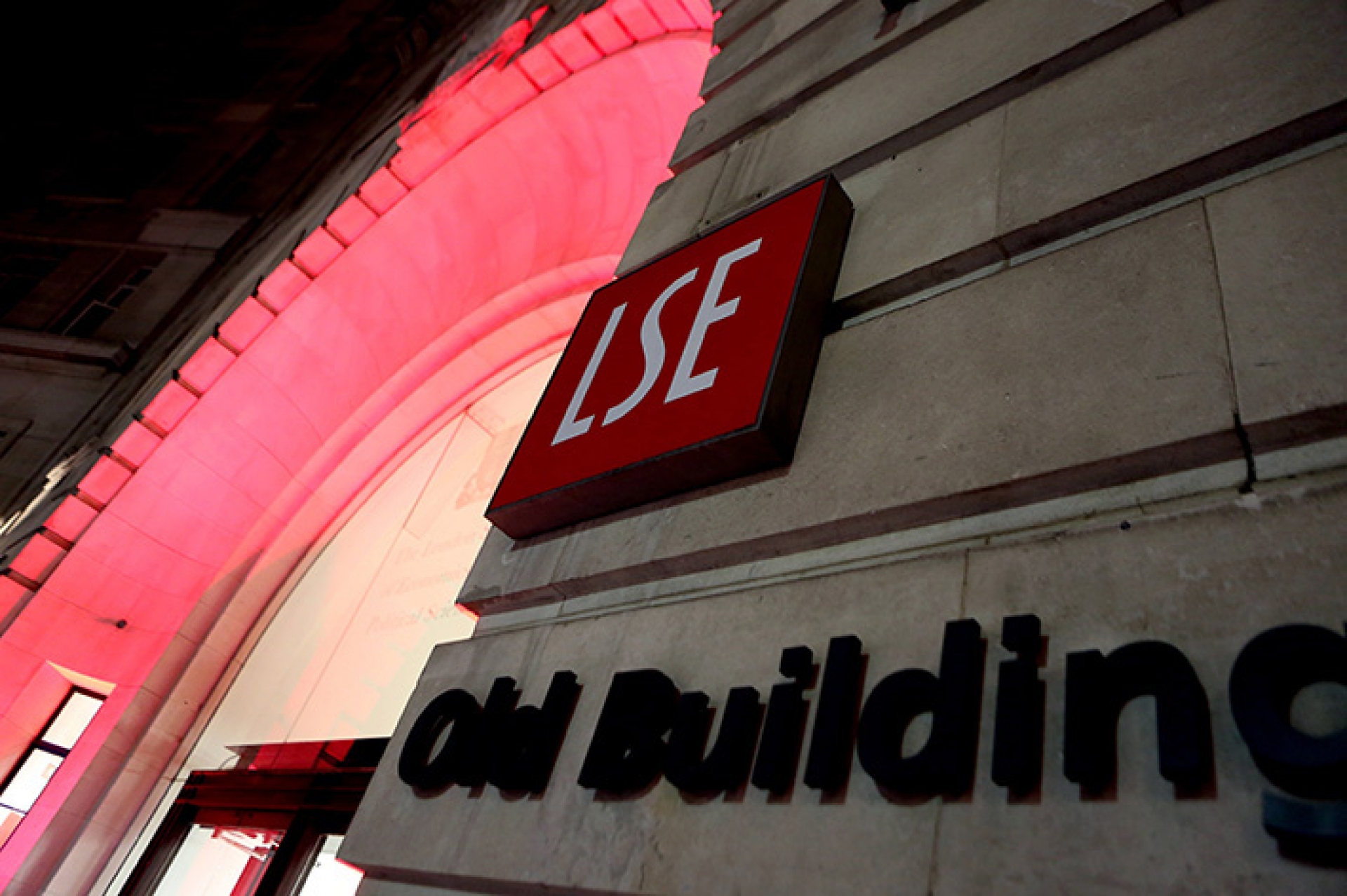 lse building nighttime